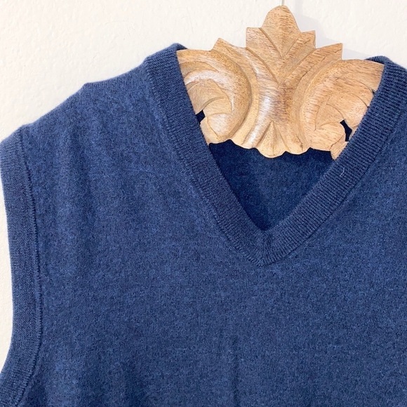 TURNBURY V-Neck Merino Wool Sweater Vest - Picture 2 of 4